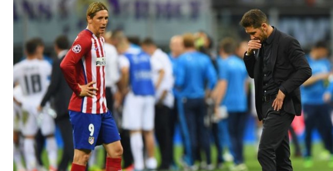 Simeone y Fernando Torres en la final de la Champions de Milán
