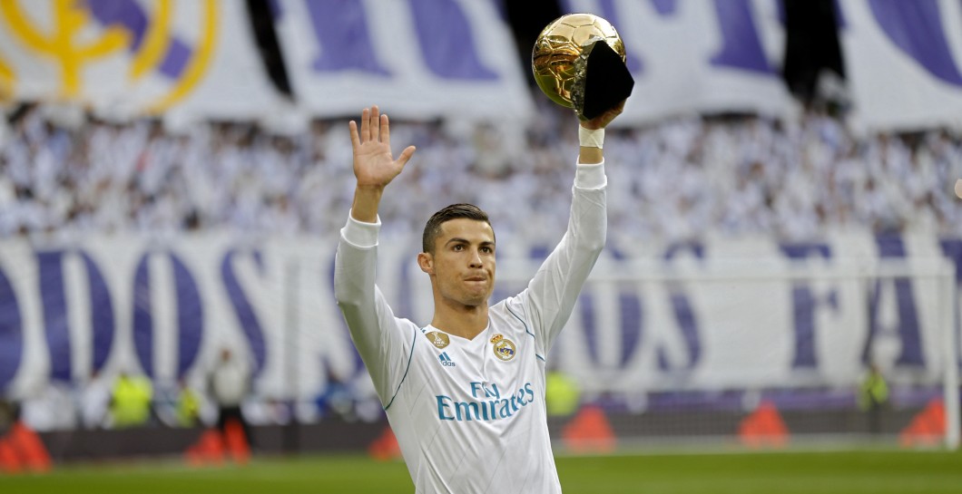 Cristiano con el quinto Balón de Oro vs Sevilla