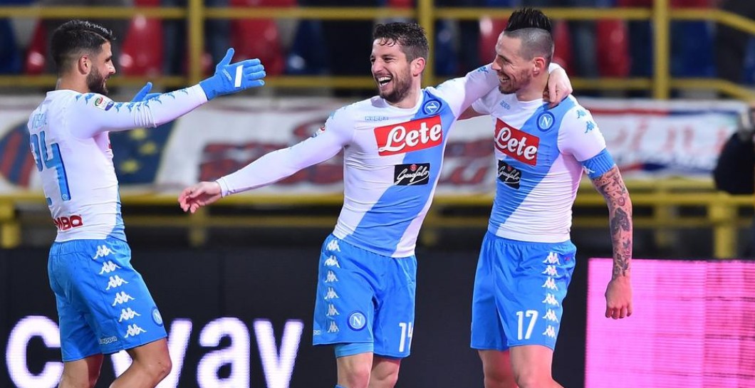 Jugadores del Nápoles celebra un gol