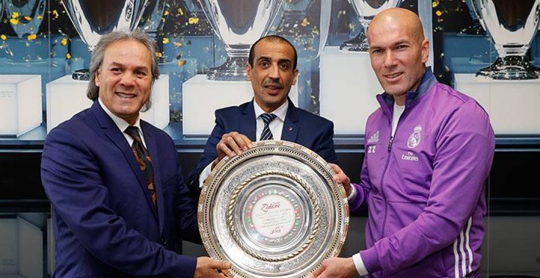 Zidane ha recibido así el premio de 'Le Buteur'