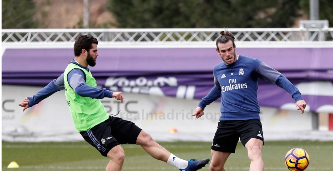 Bale y Nacho en el entrenamiento de este jueves en Valdebebas