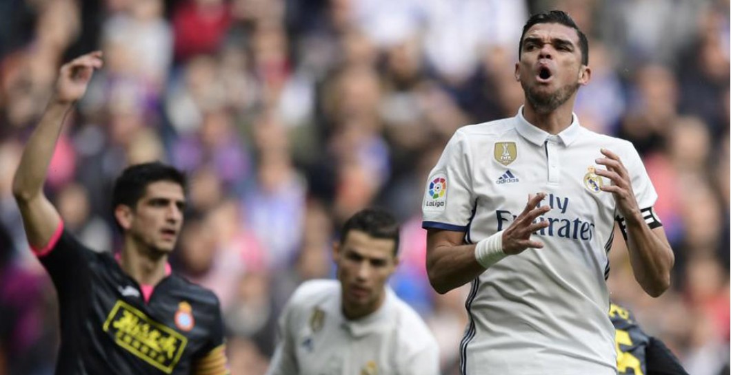 Pepe se lamenta de un fallo ante el Espanyol