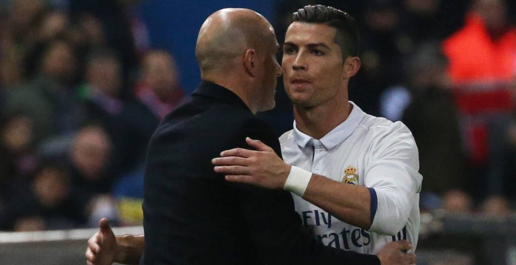 Cristiano saluda a Zidane tras un partido