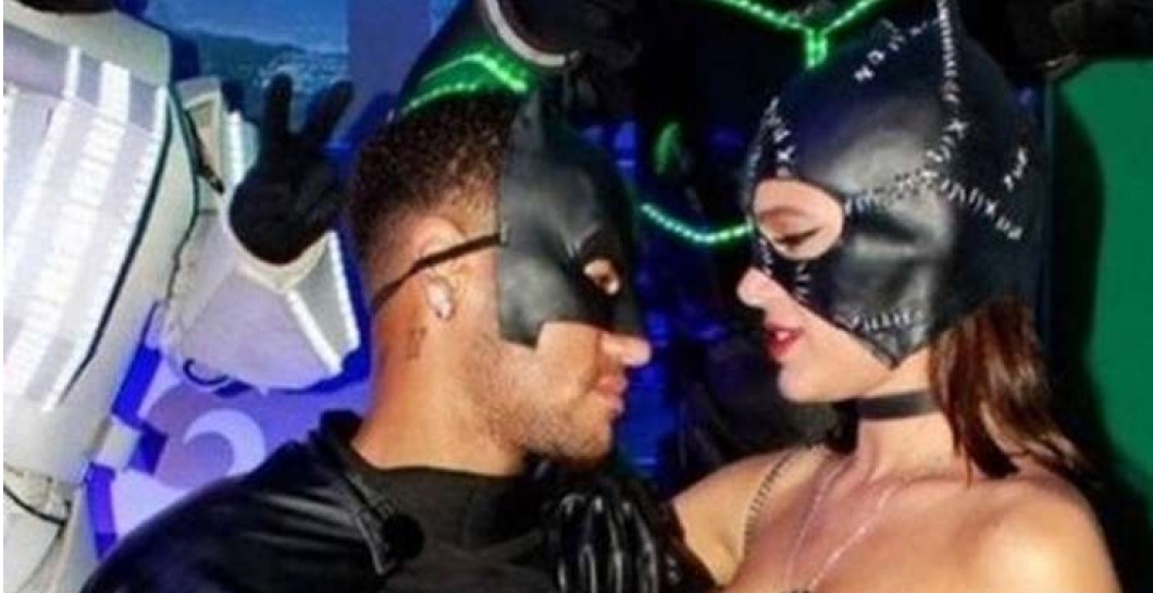 Neymar en una fiesta vestido de Batman