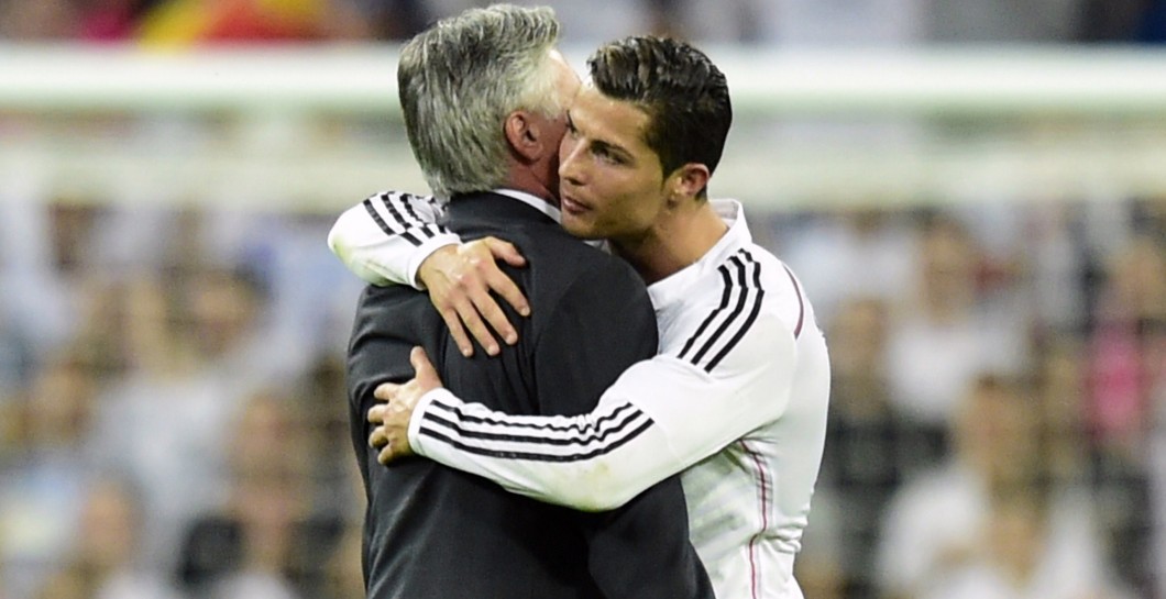 Cristiano y Ancelotti se abrazan