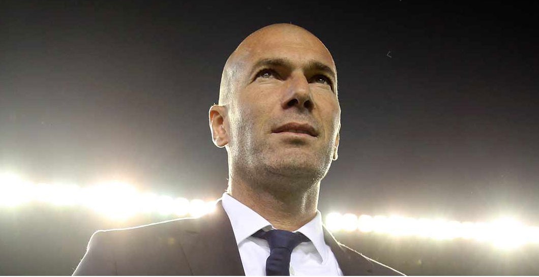 Zinedine Zidane pensando