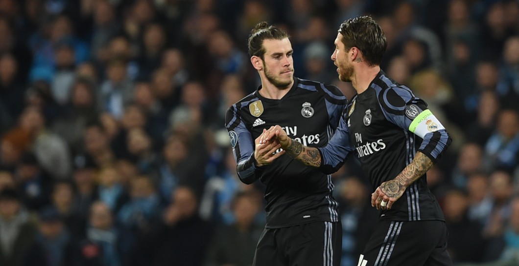 Sergio Ramos y Gareth Bale de negro contra Nápoles