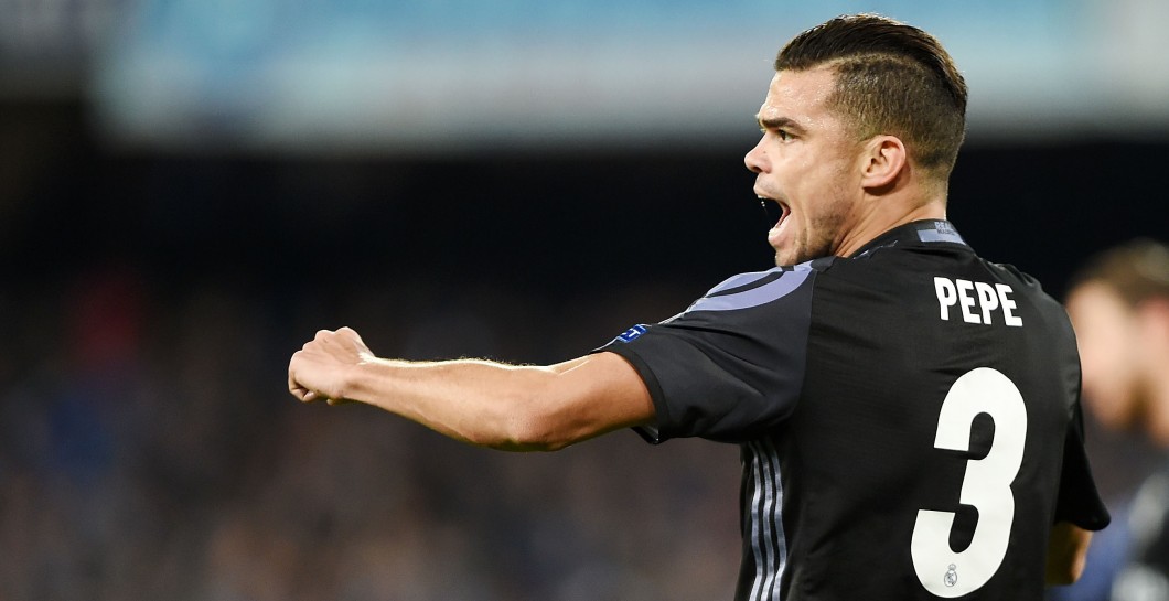 Pepe en un partido con el Real Madrid