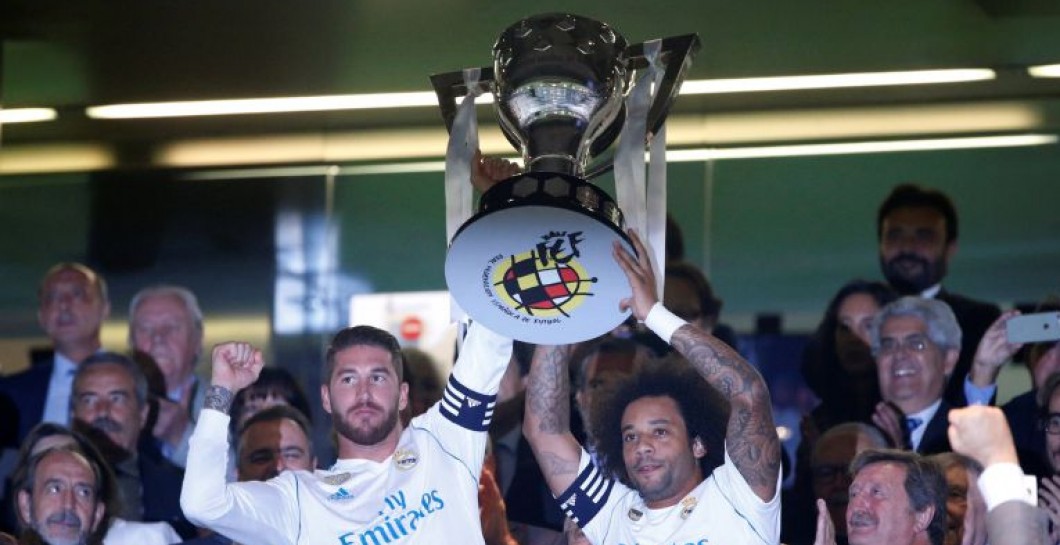 Marcelo y Ramos levantando la Liga 33a 