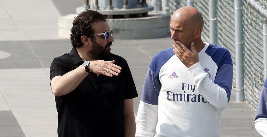 Zidane habla con José Ángel Sánchez