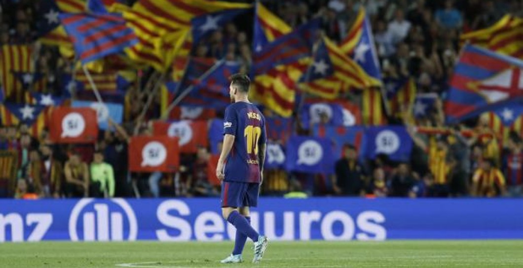 Leo Messi y de fondo estelades