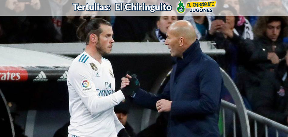 Gareth Bale saluda a Zidane durante un partido
