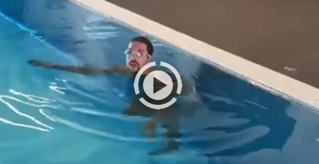 Sergio Ramos se recupera estos días en la piscina