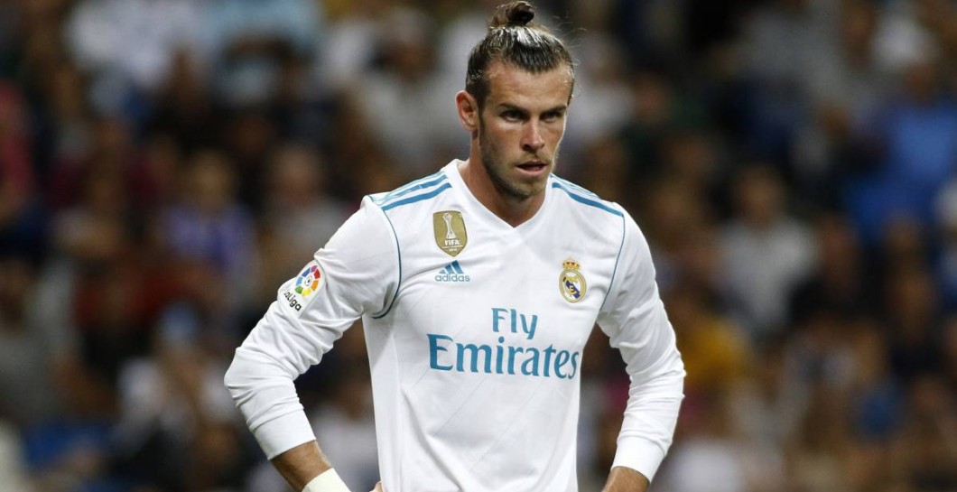 Gareth Bale sigue una jugada en un partido de esta temporada