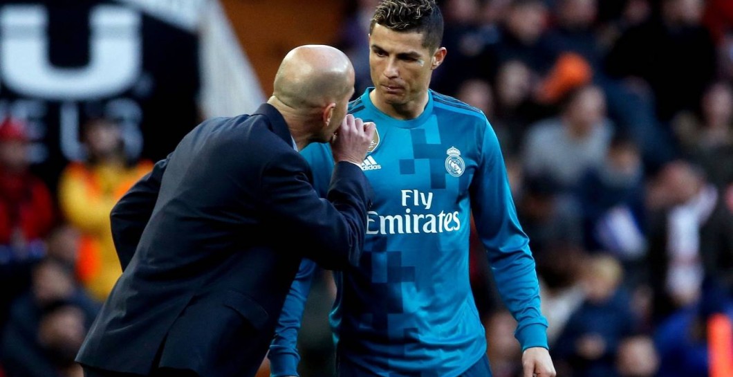 Zidane habla con Cristiano en Mestalla