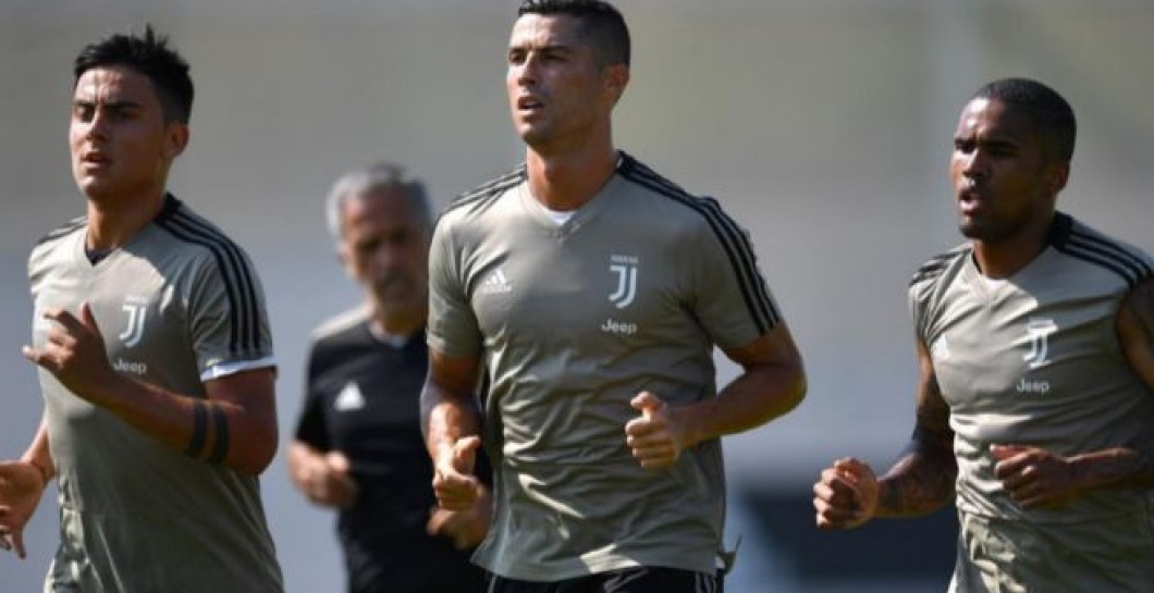 Cristiano Ronaldo, Douglas Costa, Dybala, entrenamiento, Juventus