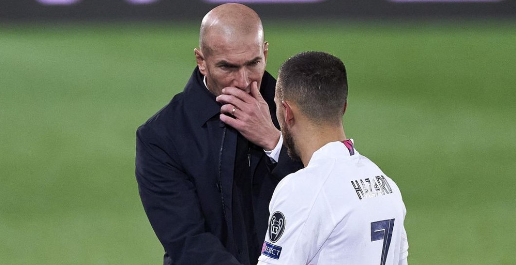 Zidane hablando con Hazard