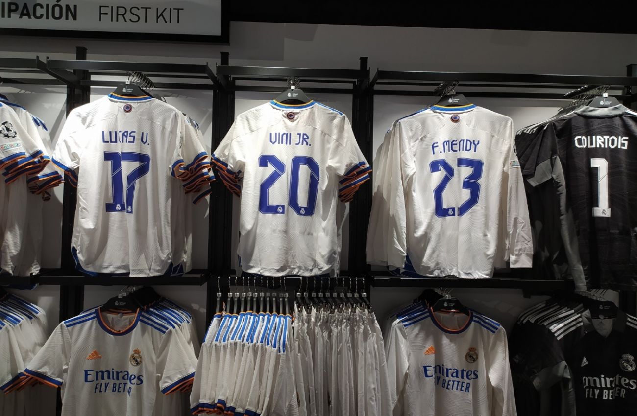 La tienda oficial del Real Madrid no vende la camiseta con el nombre Isco | Central
