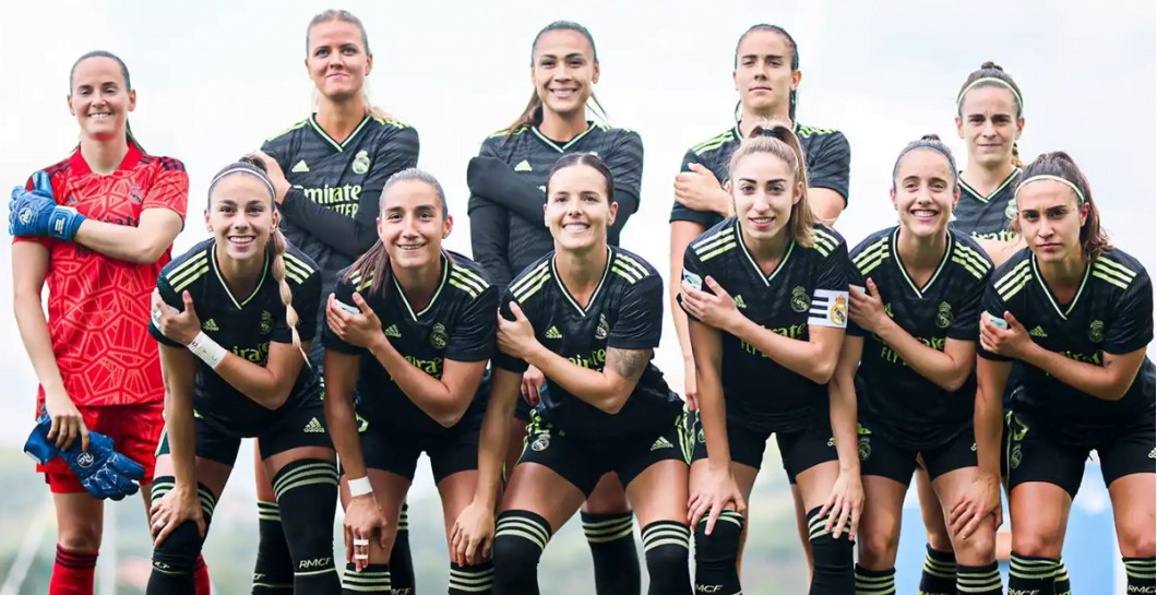 Las futbolistas del Real Madrid Femenino se tapan el logo de la Liga