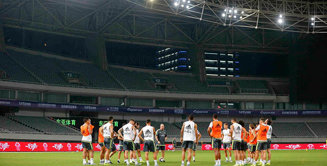 El Real Madrid entrenó el miércoles en el Shanghai Stadium