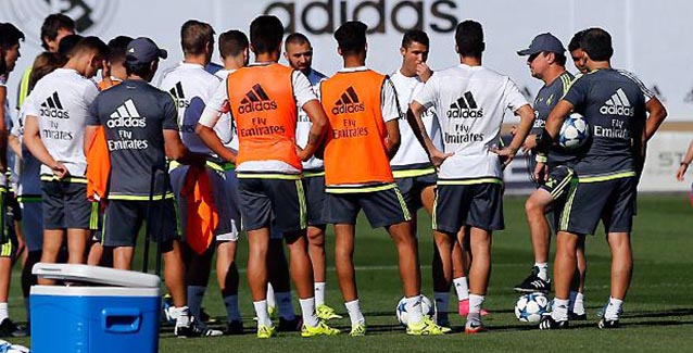 El Real Madrid guardó un minuto de silencio en el entrenamiento por la muerte de Ignacio Zoco