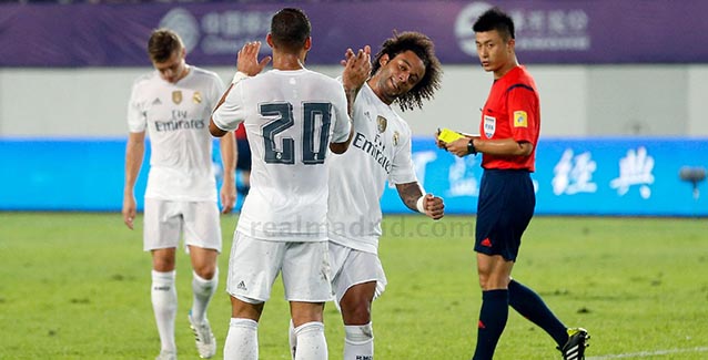 Jesé y Marcelo celebran el gol del primero ante el Inter de Milán